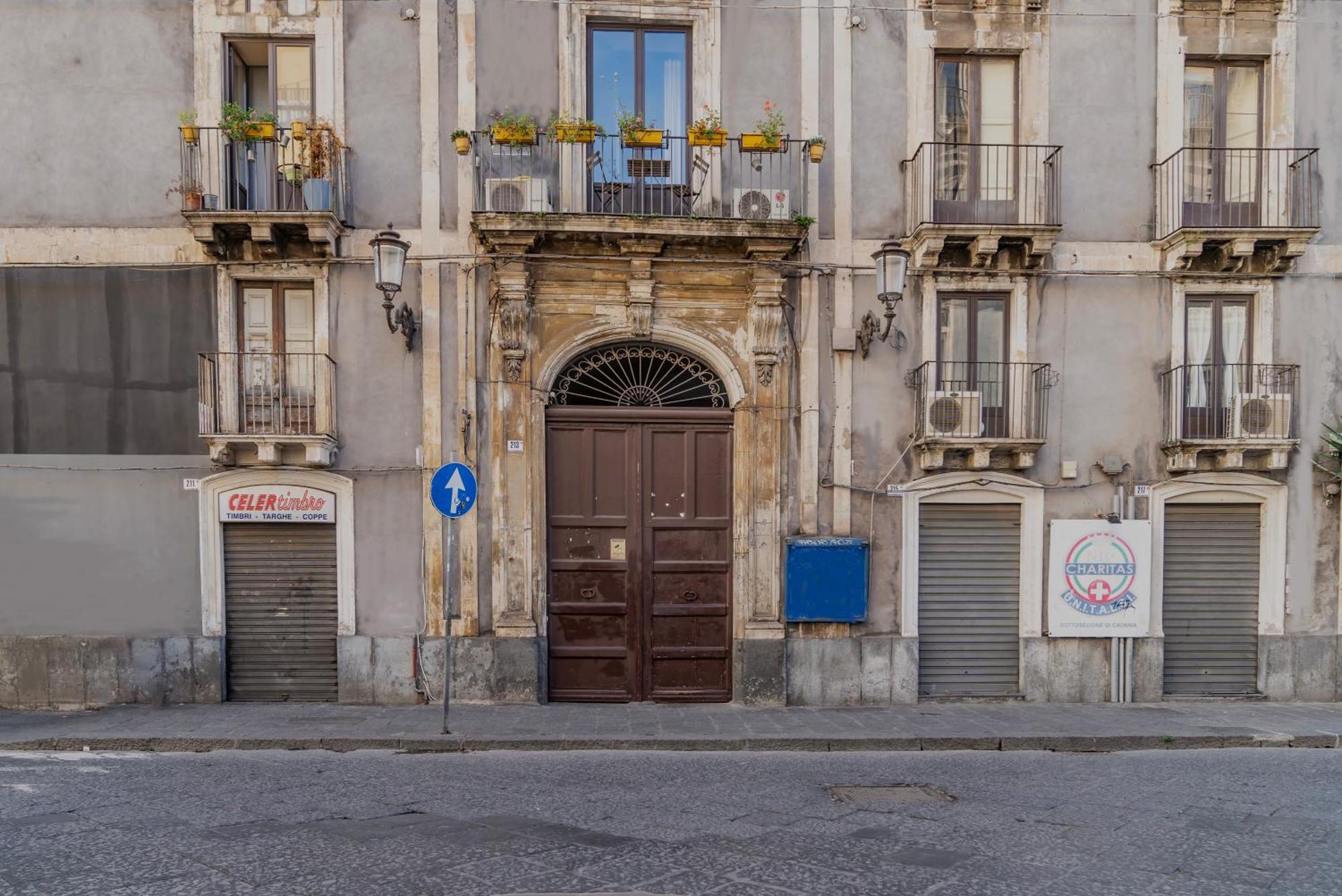 Bellinikatanesuite Catania Bagian luar foto